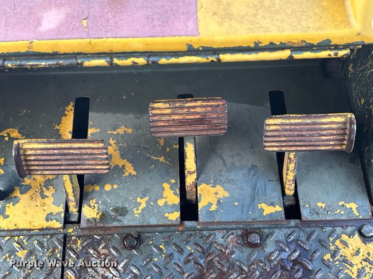 image for item DX3742 1977 Caterpillar 977L track loader