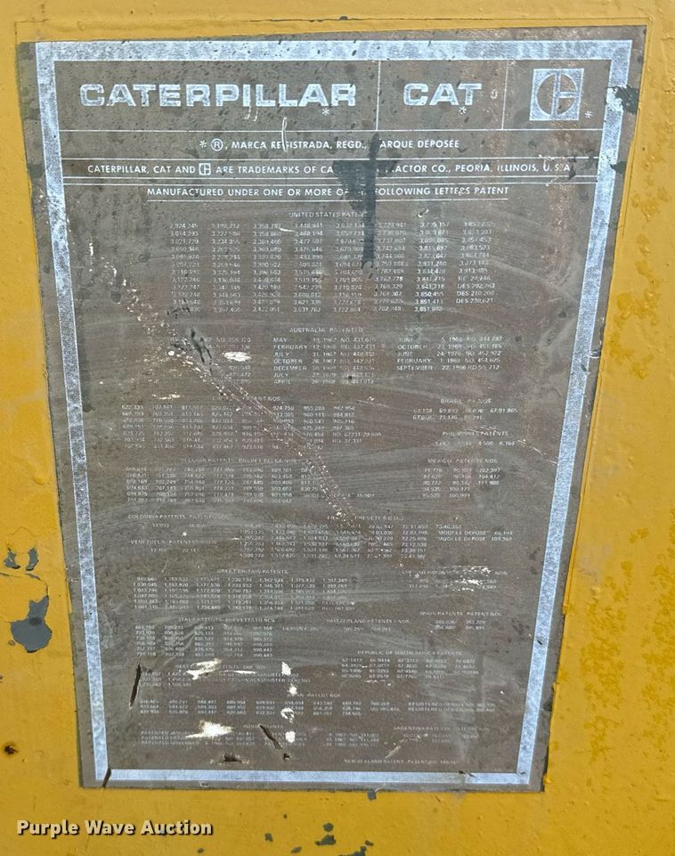 image for item DX3742 1977 Caterpillar 977L track loader