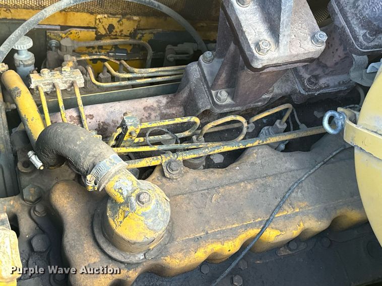 image for item DX3742 1977 Caterpillar 977L track loader