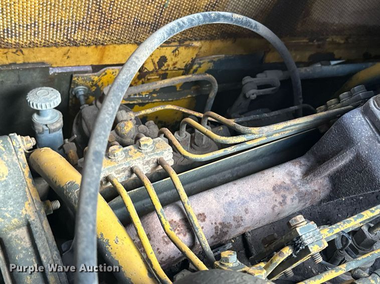 image for item DX3742 1977 Caterpillar 977L track loader