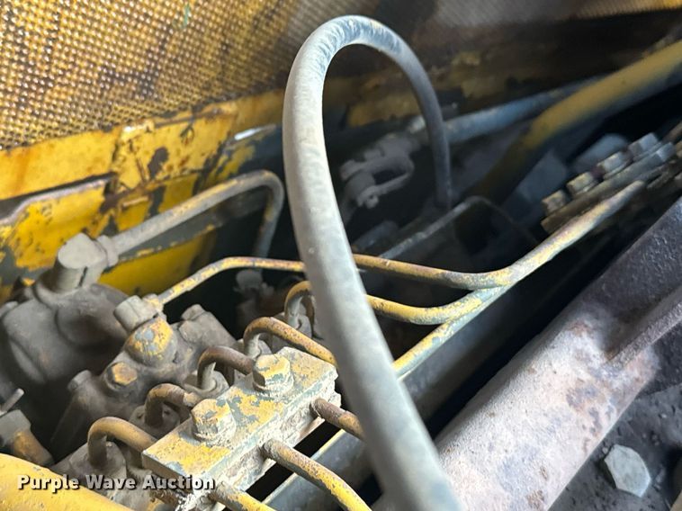 image for item DX3742 1977 Caterpillar 977L track loader