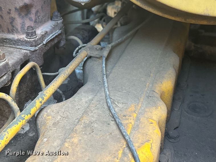 image for item DX3742 1977 Caterpillar 977L track loader