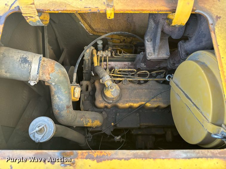 image for item DX3742 1977 Caterpillar 977L track loader