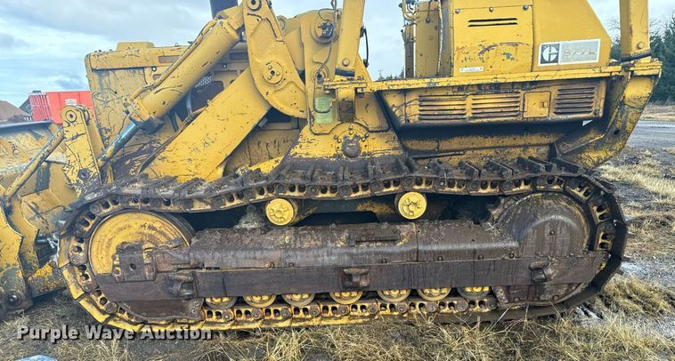 image for item DX3742 1977 Caterpillar 977L track loader