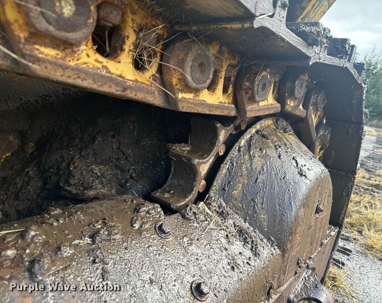 image for item DX3742 1977 Caterpillar 977L track loader