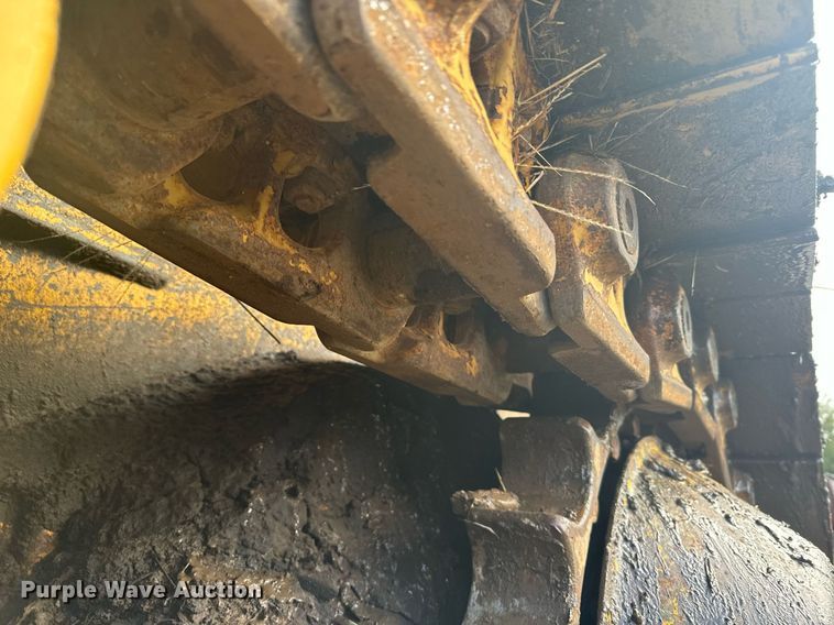 image for item DX3742 1977 Caterpillar 977L track loader