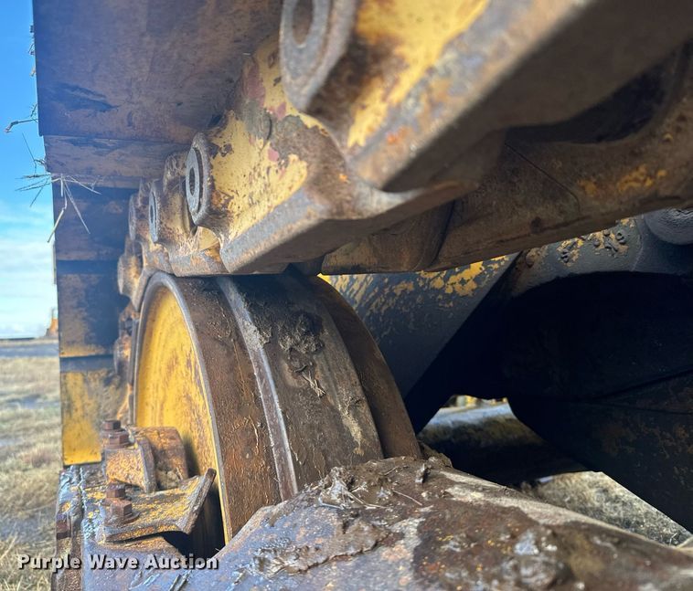 image for item DX3742 1977 Caterpillar 977L track loader