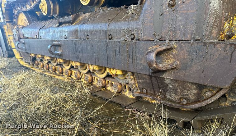 image for item DX3742 1977 Caterpillar 977L track loader