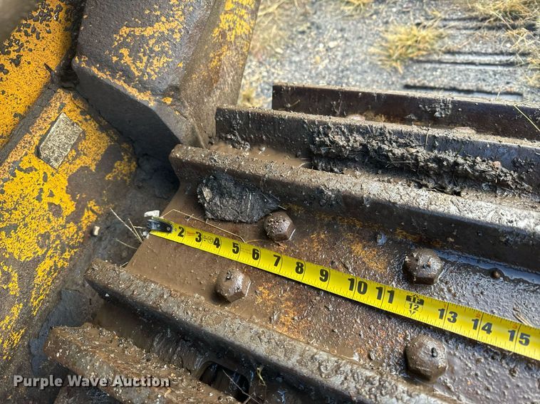 image for item DX3742 1977 Caterpillar 977L track loader