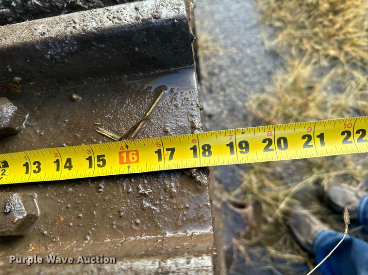 image for item DX3742 1977 Caterpillar 977L track loader