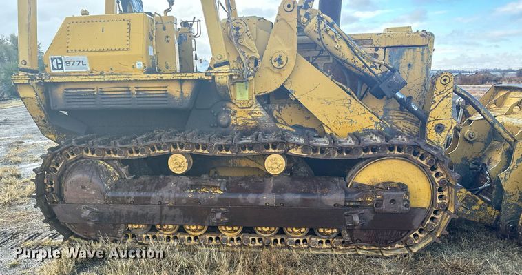 image for item DX3742 1977 Caterpillar 977L track loader