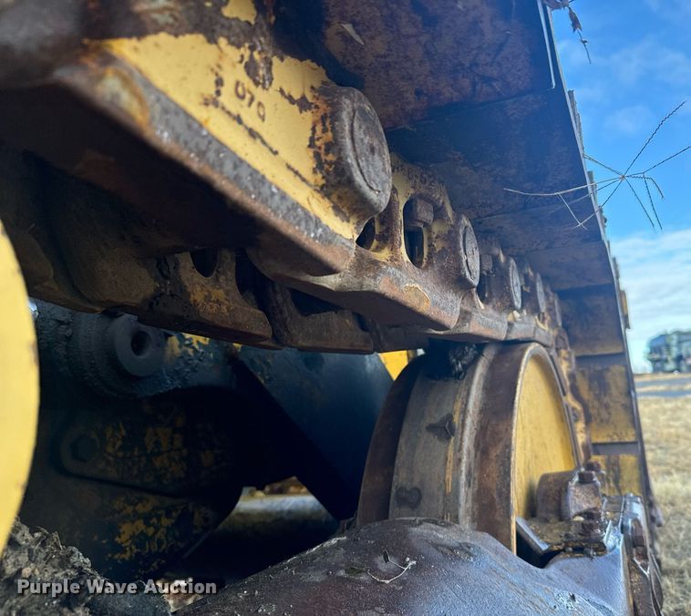 image for item DX3742 1977 Caterpillar 977L track loader