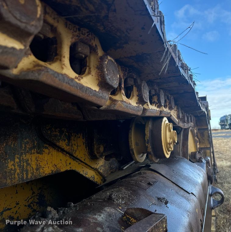 image for item DX3742 1977 Caterpillar 977L track loader