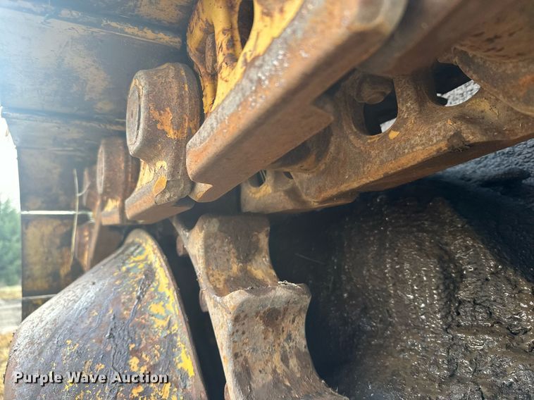 image for item DX3742 1977 Caterpillar 977L track loader