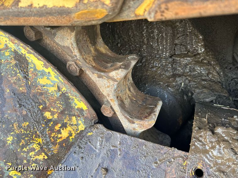 image for item DX3742 1977 Caterpillar 977L track loader