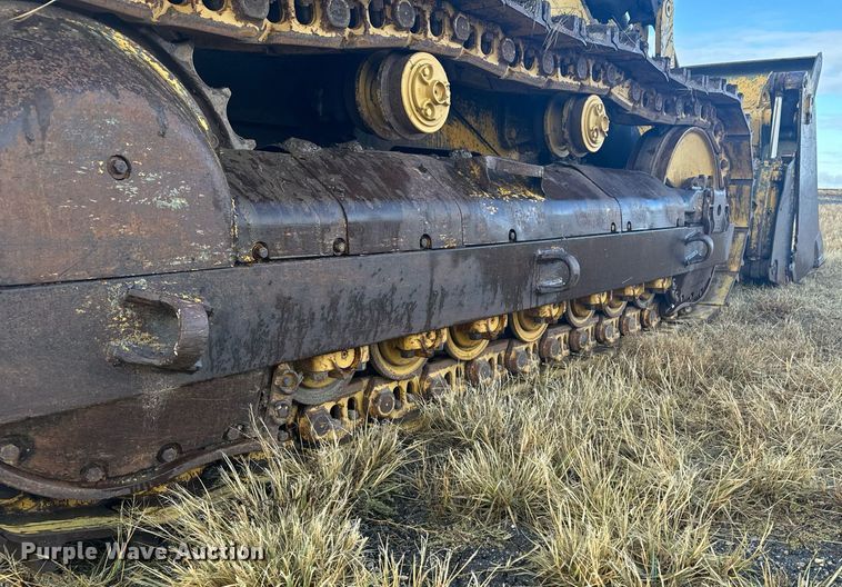 image for item DX3742 1977 Caterpillar 977L track loader