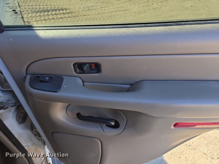 image for item EE7909 2005 Chevrolet Tahoe SUV