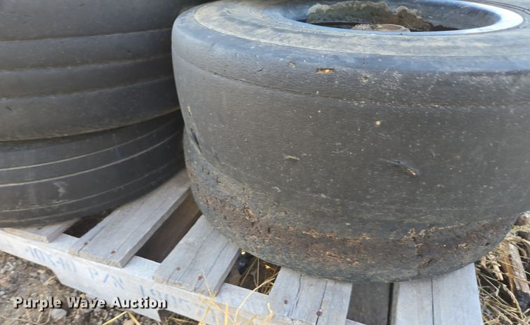image for item EE7914 Tires and wheels