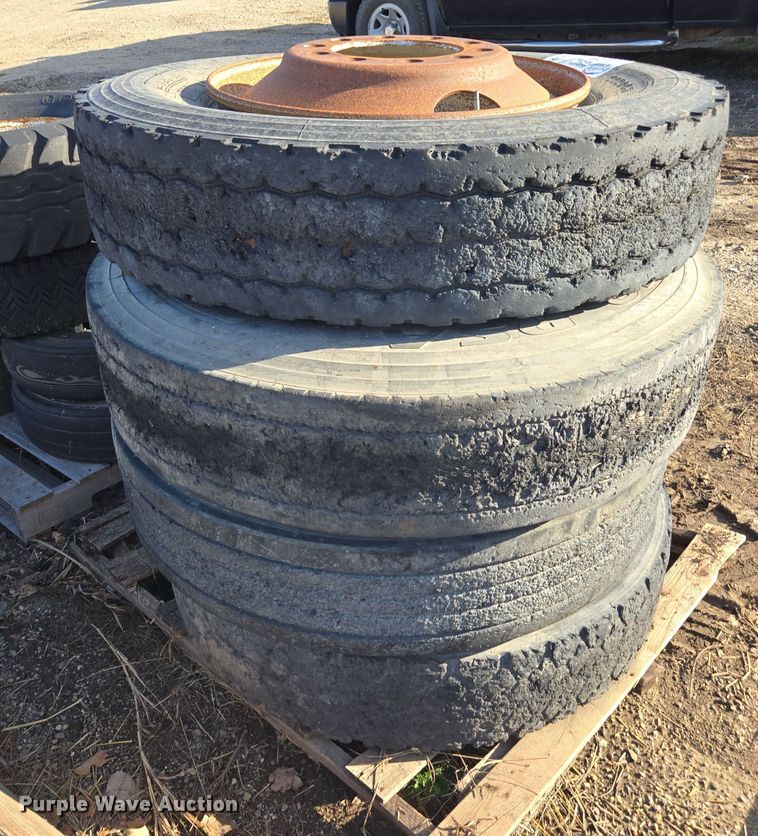image for item EE7915 (7) 11R24.5 tires and wheels