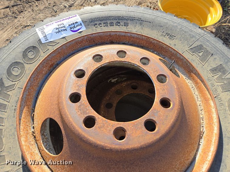 image for item EE7915 (7) 11R24.5 tires and wheels
