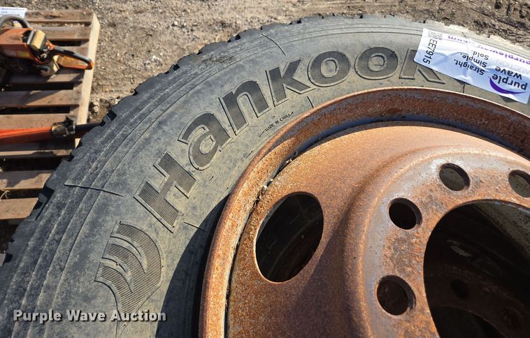 image for item EE7915 (7) 11R24.5 tires and wheels