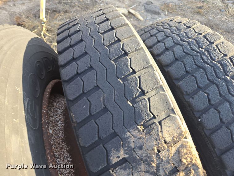 image for item EE7915 (7) 11R24.5 tires and wheels