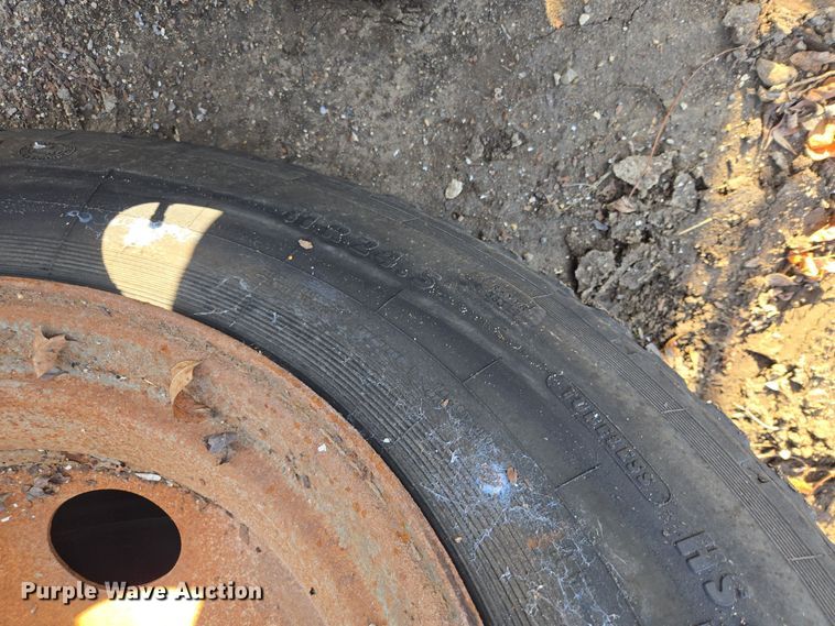 image for item EE7915 (7) 11R24.5 tires and wheels