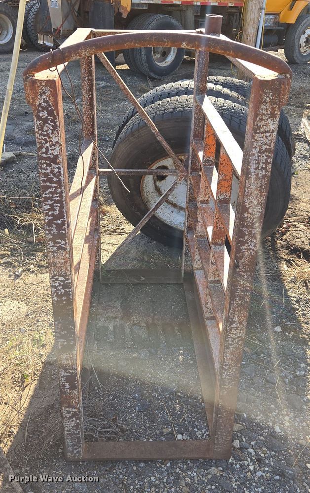 image for item EE7915 (7) 11R24.5 tires and wheels