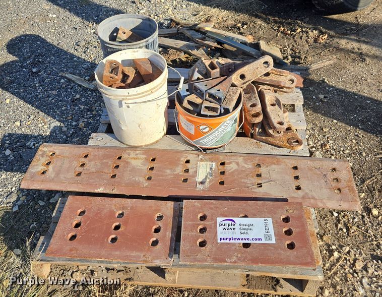 image for item EE7918 Bolt-on cutting edges and teeth