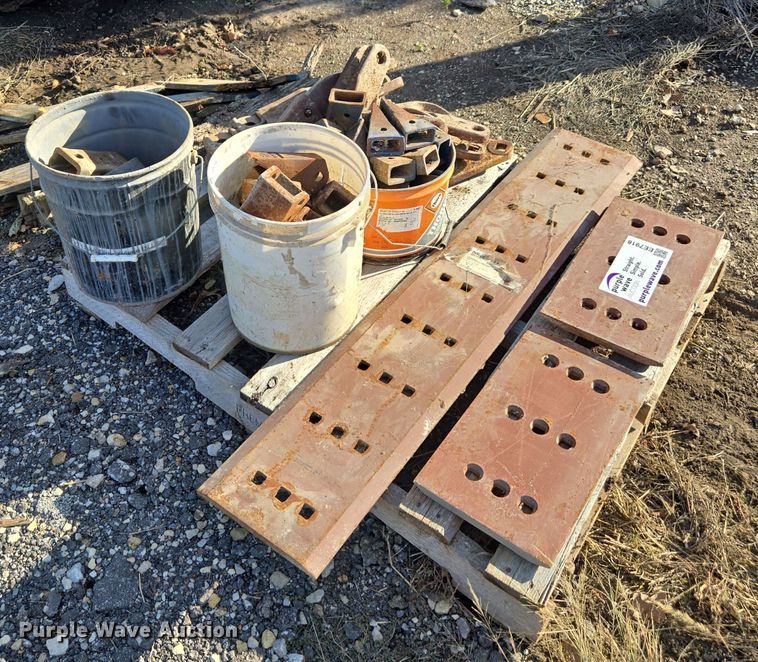 image for item EE7918 Bolt-on cutting edges and teeth