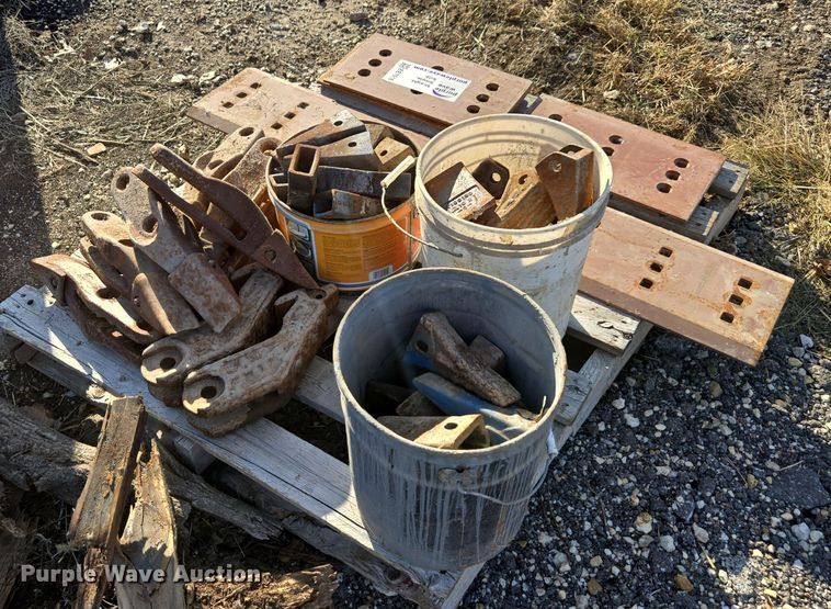 image for item EE7918 Bolt-on cutting edges and teeth