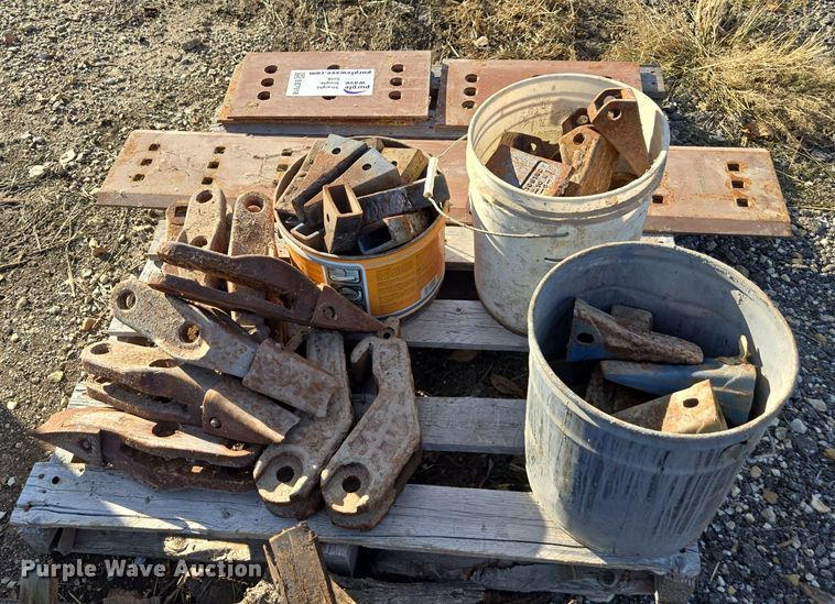 image for item EE7918 Bolt-on cutting edges and teeth