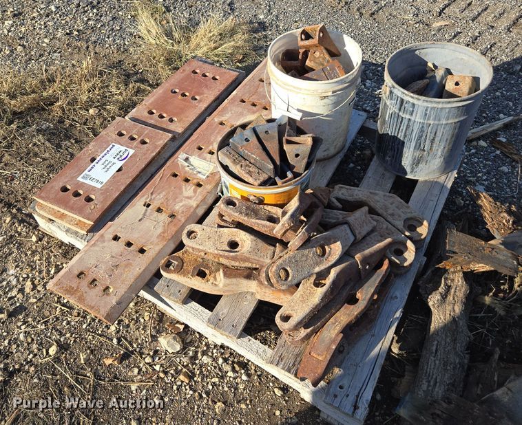 image for item EE7918 Bolt-on cutting edges and teeth