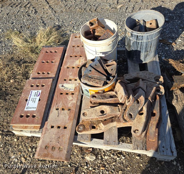 image for item EE7918 Bolt-on cutting edges and teeth