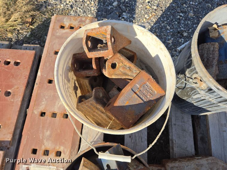 image for item EE7918 Bolt-on cutting edges and teeth