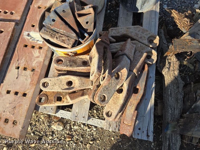 image for item EE7918 Bolt-on cutting edges and teeth