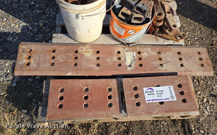 image for item EE7918 Bolt-on cutting edges and teeth