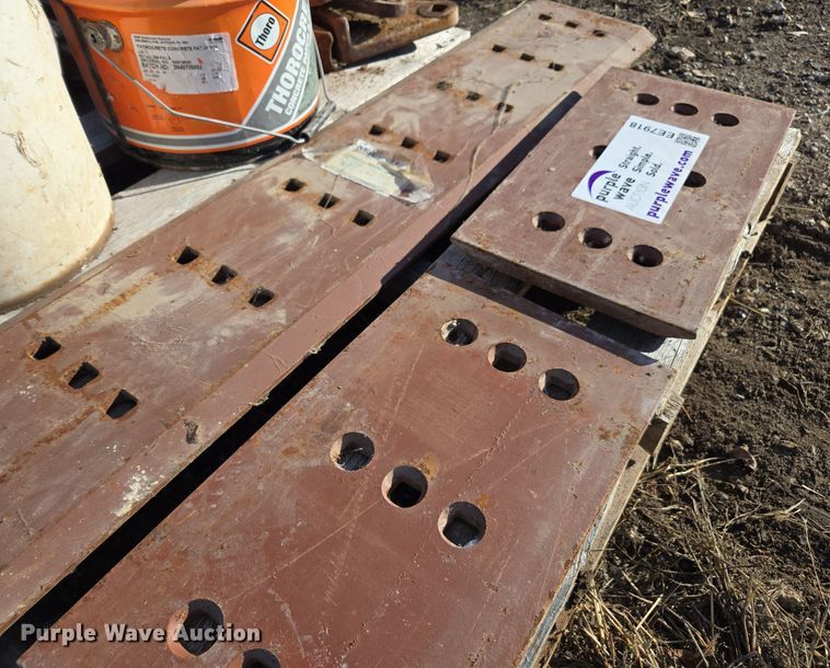 image for item EE7918 Bolt-on cutting edges and teeth