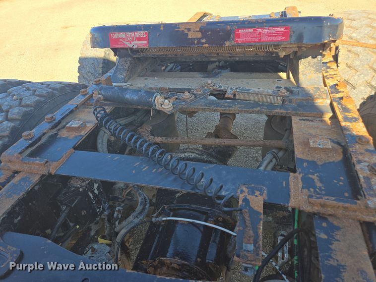 image for item EE7920 2002 Freightliner Columbia semi truck