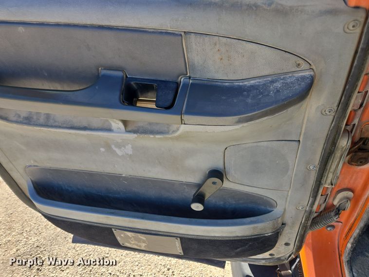 image for item EE7920 2002 Freightliner Columbia semi truck