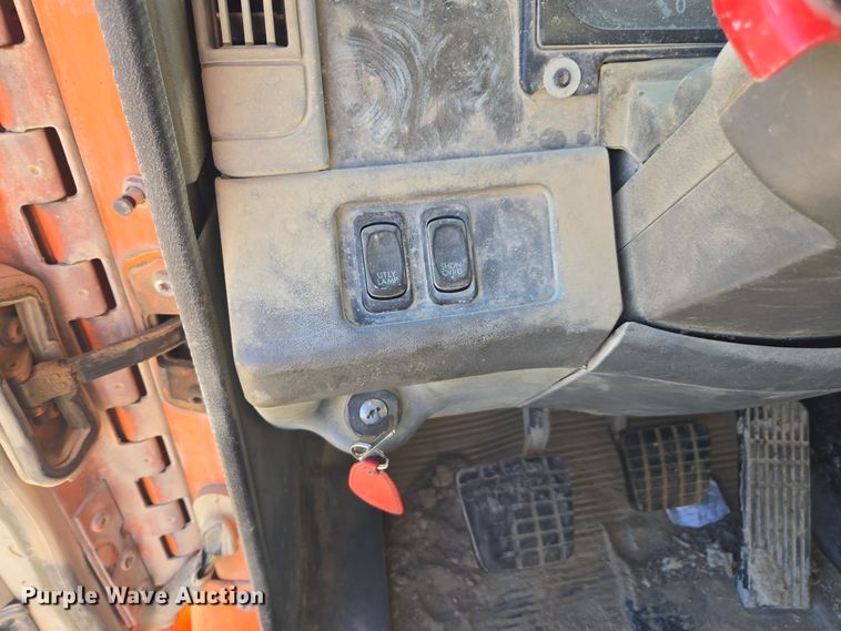 image for item EE7920 2002 Freightliner Columbia semi truck