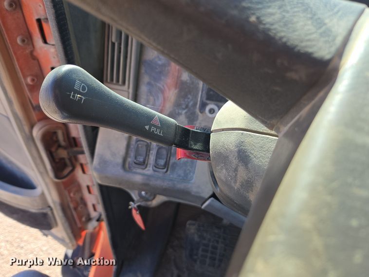 image for item EE7920 2002 Freightliner Columbia semi truck