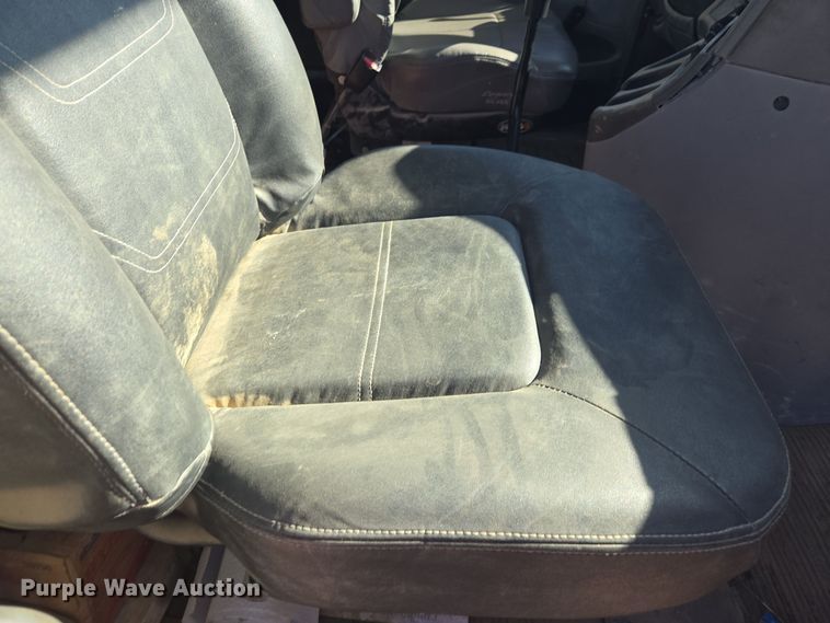 image for item EE7920 2002 Freightliner Columbia semi truck