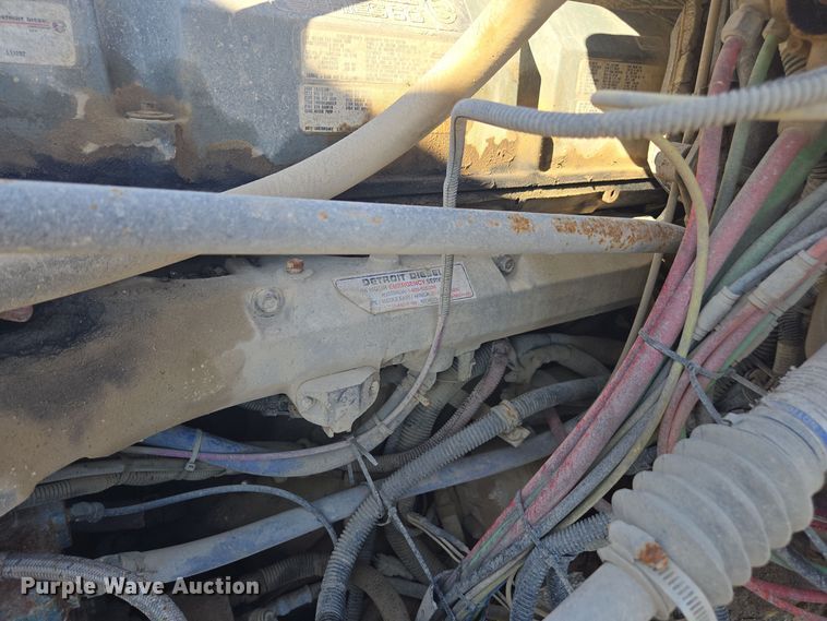 image for item EE7920 2002 Freightliner Columbia semi truck