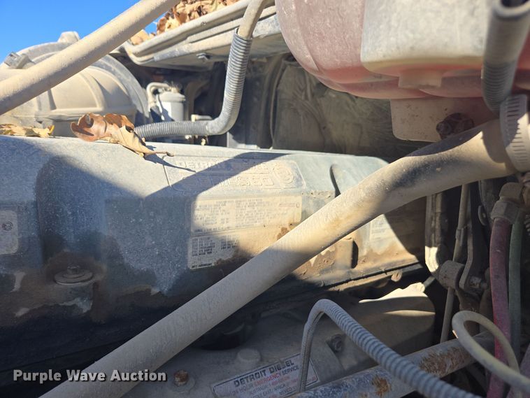 image for item EE7920 2002 Freightliner Columbia semi truck