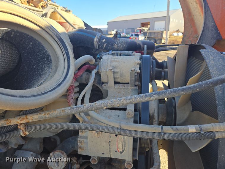 image for item EE7920 2002 Freightliner Columbia semi truck