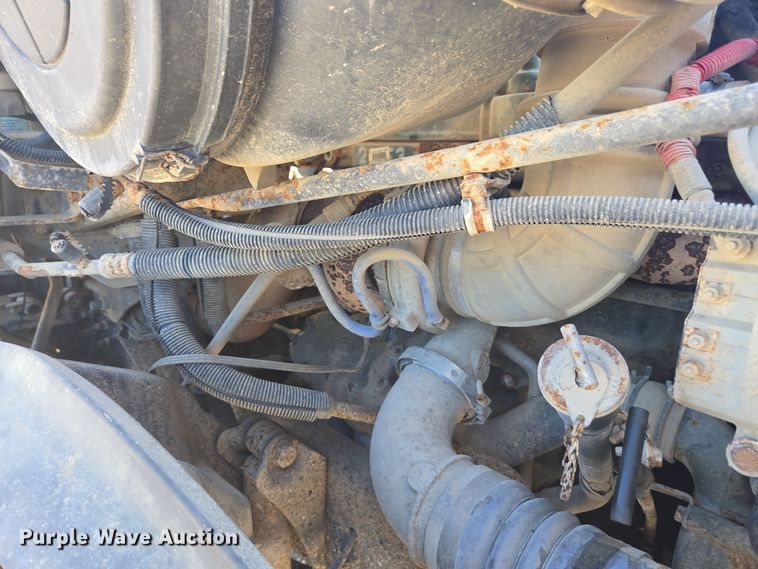 image for item EE7920 2002 Freightliner Columbia semi truck