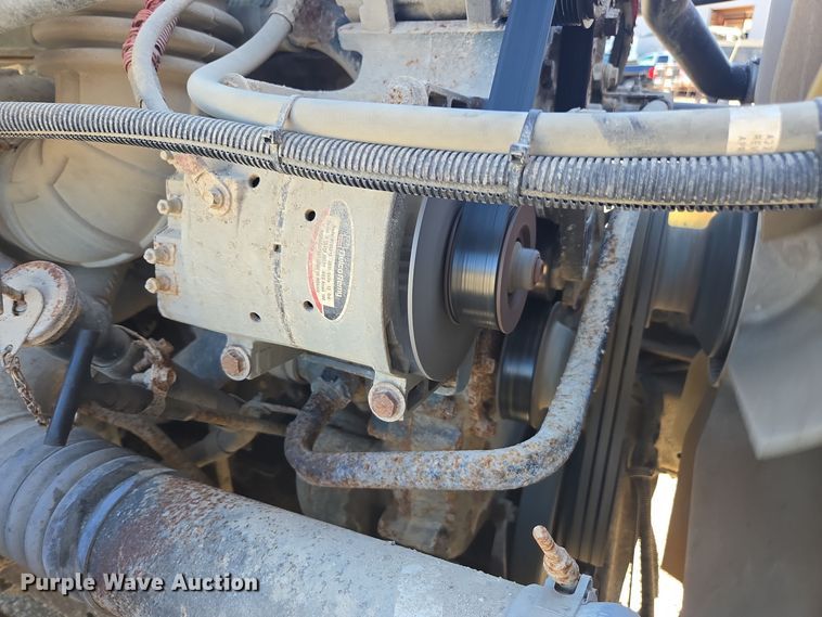 image for item EE7920 2002 Freightliner Columbia semi truck