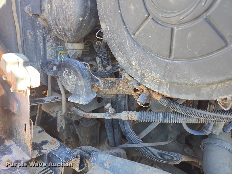 image for item EE7920 2002 Freightliner Columbia semi truck