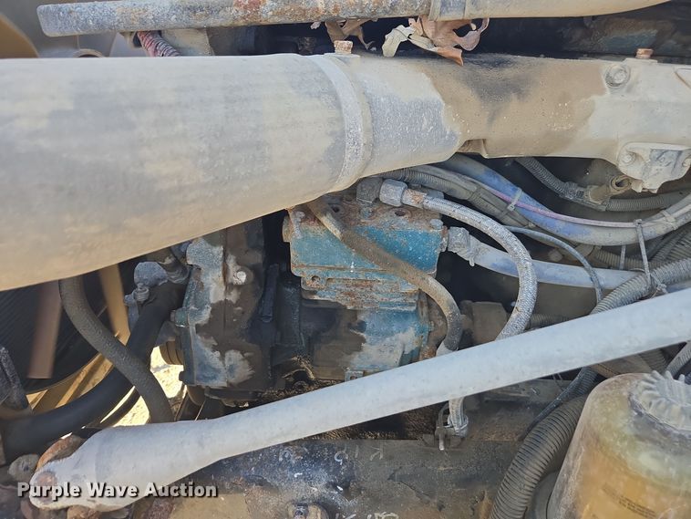 image for item EE7920 2002 Freightliner Columbia semi truck